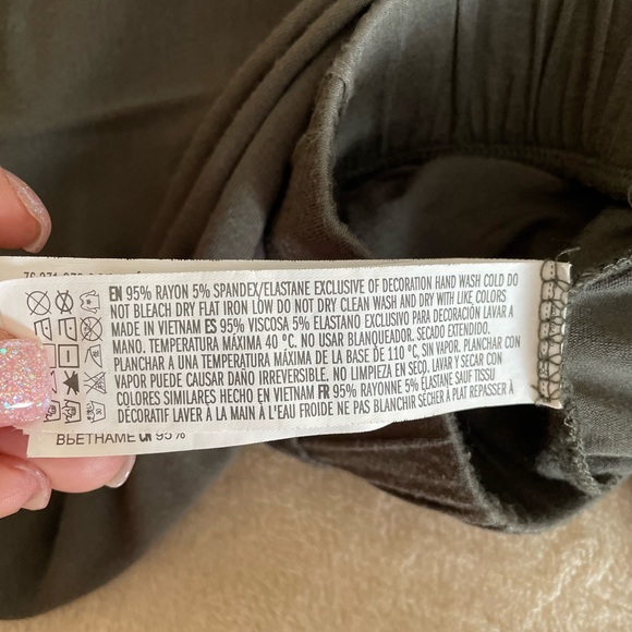 Forever 21 Plus Lightweight Comfort Jogger Pants - Size 2X - Picture 15 of 15